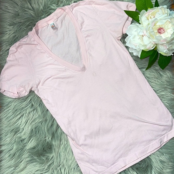 ✨2/20✨AMERICAN APPAREL V-Neck T-Shirt - Picture 1 of 5